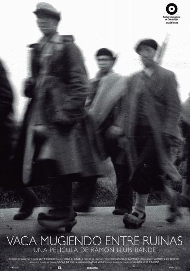 Cartel de Vaca mugiendo entre ruinas