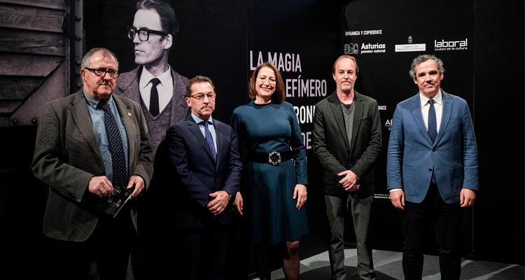 Aller à Image El Gobierno del Principado rinde tributo a Gil Parrondo con la exposición La magia de lo efímero