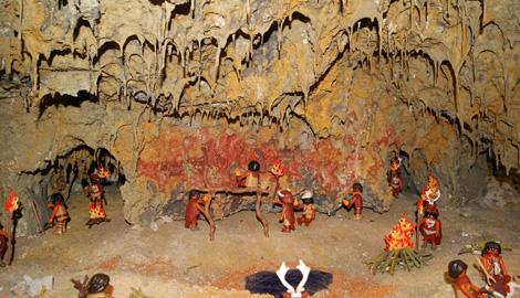 Aller à Image Playmobil Prehistóricos en el Centro de Arte Rupestre de Tito Bustillo