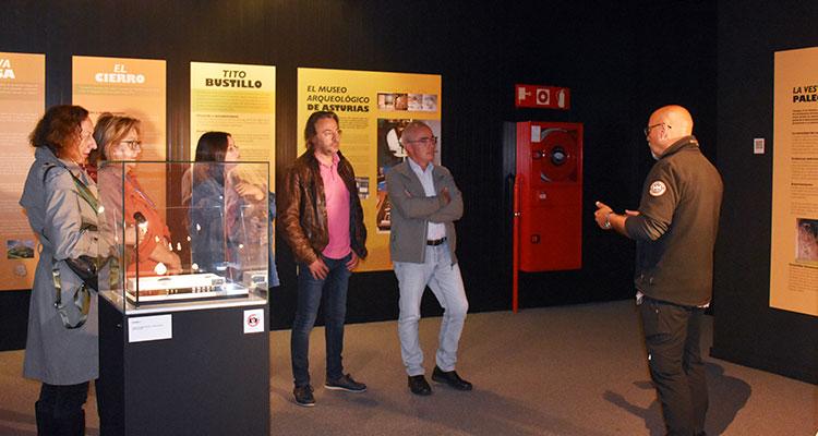 Go to Image La vestimenta y los objetos de adorno paleolíticos hallados en Ribadesella, en el Centro Tito Bustillo