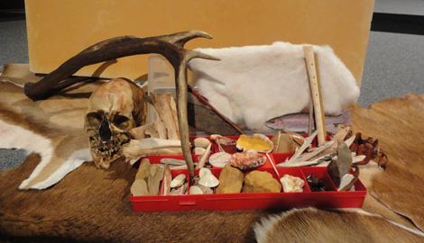 Ir para Imagem Abre “La caja de las herramientas prehistóricas” en el Centro