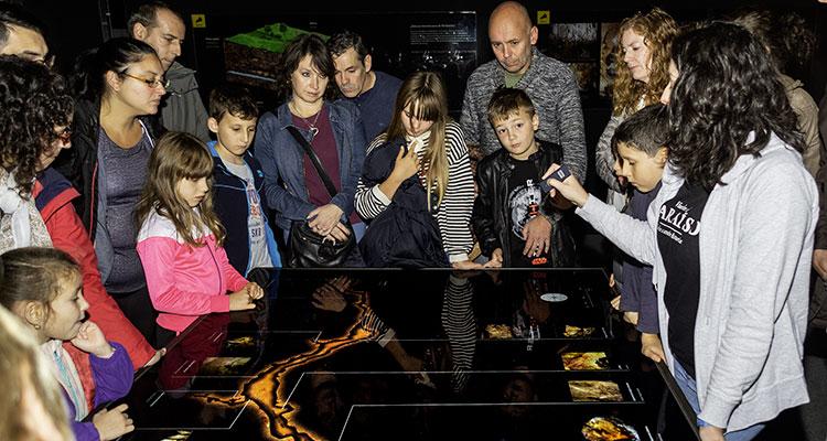 Vai a Immagine Talleres, exposiciones y un curso de arqueología experimental, en el Centro de Arte Rupestre