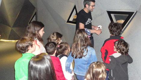 Ir a Imagen Visitas y microtalleres para pintar bisontes en 3D, este Puente en el Centro Tito Bustillo